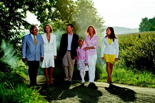  BÖRLIND GRUPPE-Geschäftsführer Michael Lindner mit Ehefrau  Daniela Lindner und den vier Kindern
