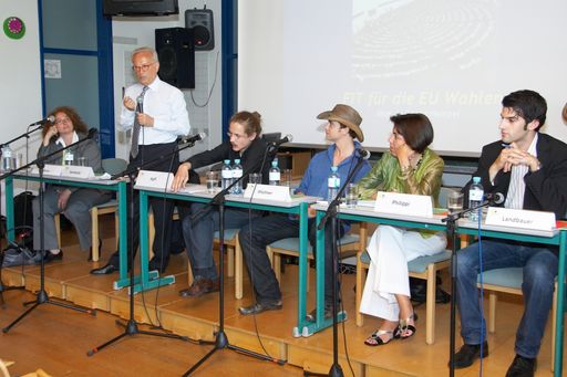  http://pressefotos.at/m.php?g=1&u=43&dir=200905&e=20090526_e&a=event
Im Bild v.l.n.r.: Monika Vana (Kandidatin zu den EP-Wahlen, Die Grünen), MEP Hannes Swoboda (SPÖ), Stefan Apfl (Moderator, Journalist vom Falter), Huberta Heinzel (Informationsbüro des Europäischen Parlaments), Hannes Müllner (Kandidat zu den EP-Wahlen, JuLis), Theresa Philippi (Kandidatin zu den EP-Wahlen, ÖVP) und Udo Landbauer (Kandidat zu den EP-Wahlen, FPÖ).