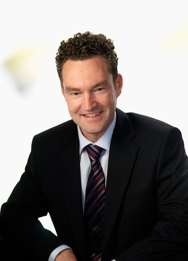 Orange erweitert seine Geschäftsführung und bestellt DI Peter Nebenführ (44) zum Chief Marketing Officer für die Bereiche Marketing und Marketing Communications. Der Mobilfunkmanager bleibt weiterhin Geschäftsführer der 100%ige Orange Tochter YESSS!.