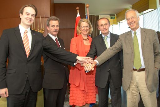 Personenkomitee 'Karas für Europa'. Im Bild v.l.n.r.: Andreas Perotti, Franz Fiedler, Christa Karas-Waldheim, Othmar Karas und Peter Marboe. Weitere Bilder unter:
http://pressefotos.at/m.php?g=1&u=43&dir=200906&e=20090605_k&a=event