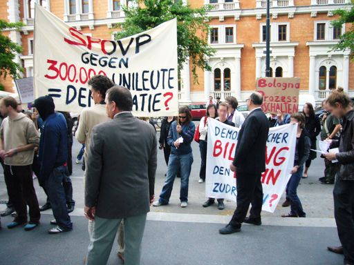 Protestierende vor TV-Studio