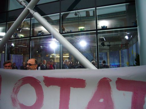 Vorschau Bild von Demonstration vor EU-Haus-Studio
