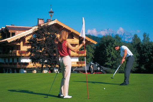  Sport, Spaß und Spannung erwartet die Teilnehmer 
des Kitzbüheler Golffestivals bei den Spezialturnieren am Rasmushof