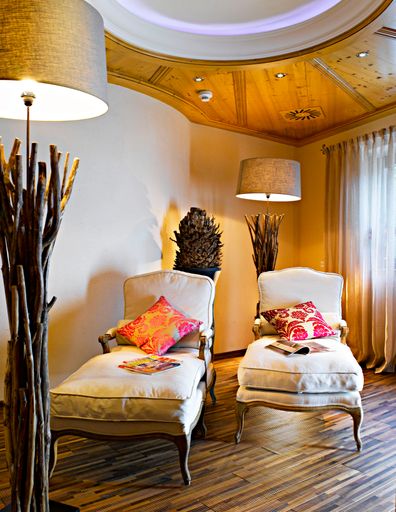 www.LeadingSpaResorts.com - erstklassigen Wellnessangebote auch im Sommer ermöglichen den Gästen während eines Kururlaubes Kraft für den Arbeitsalltag zu tanken.