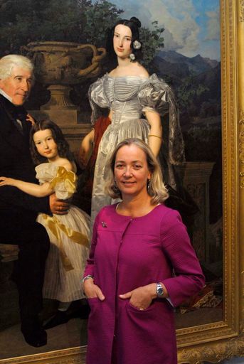 http://pressefotos.at/m.php?g=1&u=1&dir=200906&e=20090608_w&a=event
Belvedere-Direktorin Agnes Husslein-Arco vor einem Porträt der Familie Kerzmann von Ferdinand Georg Waldmüller