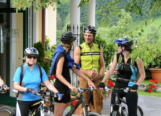 Für alle sportlichen Damen und Hobbyradlerinnen, die ihre Kondition und die Fahrtechnik verbessern möchten, allerdings nicht auf Wellness und Entspannung verzichten wollen, bietet die Ferienregion Hohe Salve in den Kitzbüheler Alpen vom 28. bis 30. August 2009 ein Bike- und Wellness-Wochenende der Extraklasse an.