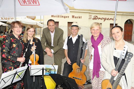 Vorschau Bild von Frauenberger und Mailath besuchen Musikmarkt