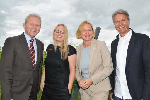  Der Langenloiser Bürgermeister Hubert Meisl mit der deutschen Fotografin  Kerstin zu Pan, ÖW-Geschäftsführerin Dr. Petra Stolba und dem Südtiroler Fotografen Udo Bernhart.
