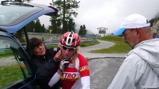 Während Sportler wie Anni Friesinger in Kühtai auf 2.020 Metern wohnen und in dieser Höhenlage täglich nur ein leichtes Ausdauertraining absolvieren, findet das wettkampfnahe Training in Innsbruck und Umgebung statt. Mit dieser innovativen Trainingsstrategie lässt sich schon ab einem 14-tägigen Aufenthalt die Ausdauerleistungsfähigkeit erheblich steigern.