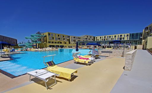Vorschau Bild von Mehr als 240 Family Suiten mit allem erdenklichen Luxus, Restaurants und Kinderrestaurants, ein großer Außenpool und 3 Innenpools mit vielen Attraktionen, Saunen und Dutzende Beautyanwendungen sowie eine 800m2 Kinderwelt sorgen ab jetzt dafür, dass der Sommerurlaub in Kroatien wieder ein echtes Erlebnis wird.
