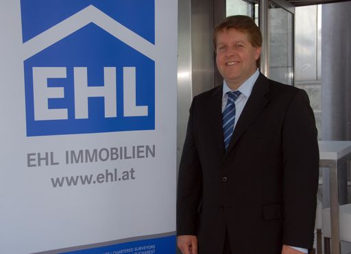 Die EHL Immobilien GmbH ist Österreichs größter Immobiliendienstleister mit insgesamt 95 Mitarbeitern, davon 52 in der Zentrale in Wien. Geschäftsführer und Allein-Eigentümer ist Mag. Michael Ehlmaier, MRICS.