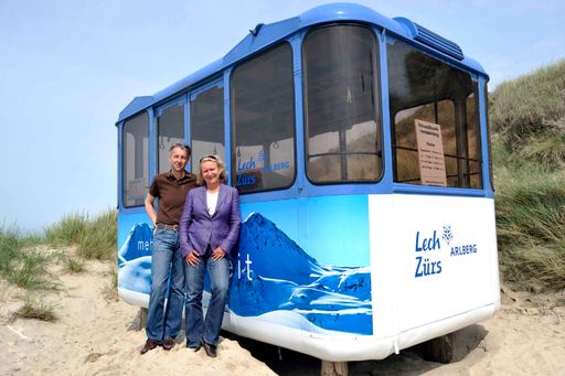 "Lech und Kampen sind starke touristische Marken mit enormer Zugkraft, unsere Schnittmenge ist riesig und definiert sich über eine sehr anspruchsvolle Zielgruppe mit ähnlichen Interessen", fasst der Lecher Tourismusdirektor Gerhard Walter (im Bild mit Kampens Tourismus-Direktorin Birgit Friese) zusammen.