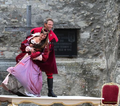 Vorschau Bild von Jedermann umarmt seine geliebte Buhlschaft