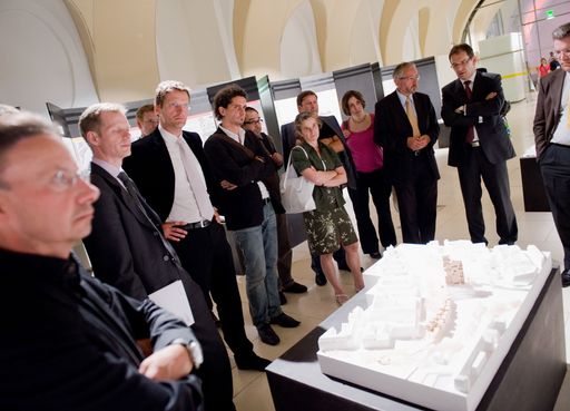 Vorschau Bild von Führung durch die Ausstellung.