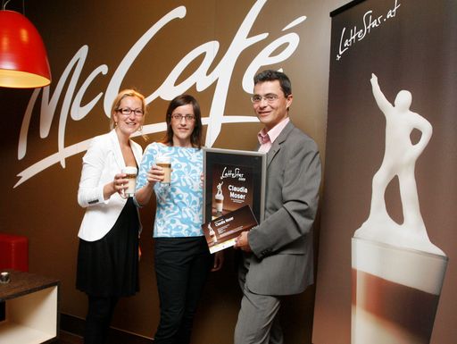 http://pressefotos.at/m.php?g=1&u=52&dir=200907&e=20090703_a&a=event
Mag. Ursula Riegler (McDonald's Senior Manager Communications, links) und Dr. Peter Hamedinger (AMA Manager für Milch und Milchprodukte, rechts) gratulieren Frau Claudia Moser (Foto mitte) zum Gewinn ehrenwerten Titel "LatteStar 2009"..APA-OTS FOTO: Robert Strasser
