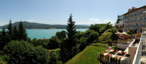Vorschau Bild von Das Ferienhotel Wörthersee****, direkt am See gelegen, befindet sich zirka 1,6 km vom Zentrum Pörtschach entfernt und verfügt über 40 gemütliche Zimmer, und 28 moderne Appartements in traumhafter Lage mit einem atemberaubenden Blick auf den Wörthersee - ideal für viele Sportmöglichkeiten