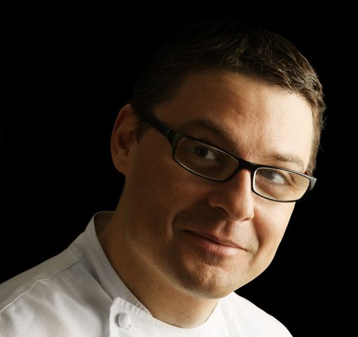 Höchste Qualitätsansprüche, Originalität und handwerkliches Geschick machten den Spanier Oriol Balaguer zu einem der drei besten Chocolatiers der Welt. Titel wie "bester Patissier der Welt", Herausgeber des besten Patisseriefachbuchs der Welt oder die Auszeichnung mit dem Award "professional of the year 2006" unterstreichen diesen Anspruch. Balaguer fertigt in seiner Heimat Barcelona individuelle Schokoladenspezialitäten u. a. für internationale renommierte Kunden wie Audi, Lexus oder OHM Hotels.