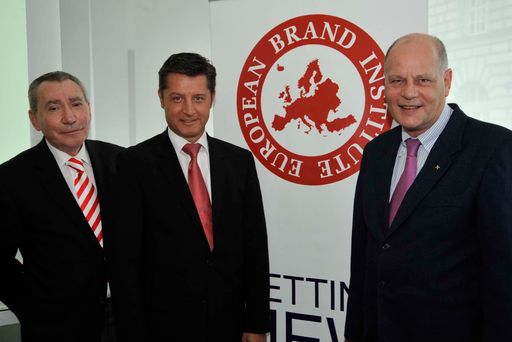 http://pressefotos.at/m.php?g=1&u=38&dir=200907&e=20090709_m&a=event
Austro-Brands zeigen Kraft in der Krise - v.l.n.r.: Paul SCHAUER (Vorsitzender Kuratorium Marke Österreich, Sprecher der Gruppe Media Austria), DI Dr. Gerhard HREBICEK (Herausgeber eurobrand 2009, Österr. Delegierter zum ISO-Projekt Komitee Brand Valuation), Dr. Wilfried HANREICH (Mitglied Kuratorium Marke Österreich, Leiter Marketing Raiffeisenlandesbank NÖ-Wien AG)