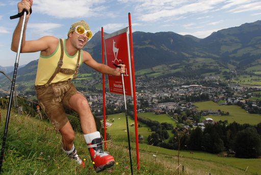  Bei der Streif-Wanderung in Kitzbühel ist man mitten drin in der schwersten Skiabfahrt der Welt.