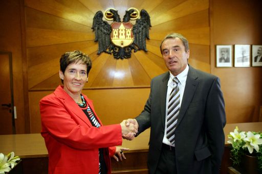 Bürgermeisterin Christa Vladyka wird ihre Amtsgeschäfte an Richard Hemmer übergeben