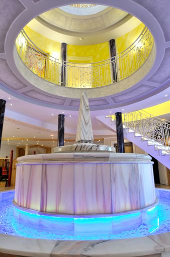 Vorschau Bild von Das umfangreiche Angebot im Wellness-Palace ermöglicht Gästen des Schlosshotel Lacknerhof Entspannung für Körper und Geist.