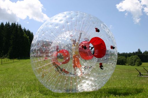 Zorbing, eines von über 220 verschiedenen Erlebnissen auf http://www.mydays.at