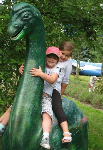  Selina und Nicole im Familienpark Wachau