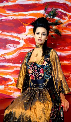 Vorschau Bild von Black Peacock - der Pfau, ein Sinnbild für königliche Schönheit, Leidenschaft und Lebenslust, er verkörpert das Rad des Lebens.