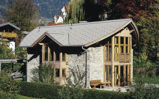 Vorschau Bild von Altes Haus, neues Eternit-Dach