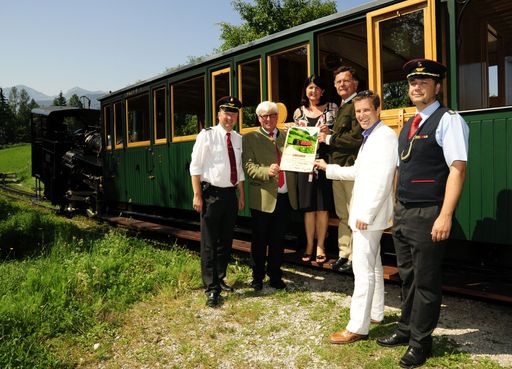  Im Bild: Landeshauptfrau Mag. Gabi Burgstaller, Landtagsabgeordneter Vize-Bürgermeister Josef Steinkogler i.V. Landeshauptmann Dr. Pühringer, Mag. Franz Hammerschmid i.V. für Bundesministerin Bures, Dr. Arno Gasteiger Vorstandssprecher Salzburg AG, Dir. Gunter Mackinger Geschäftsführer der SalzkammergutBahn GmbH