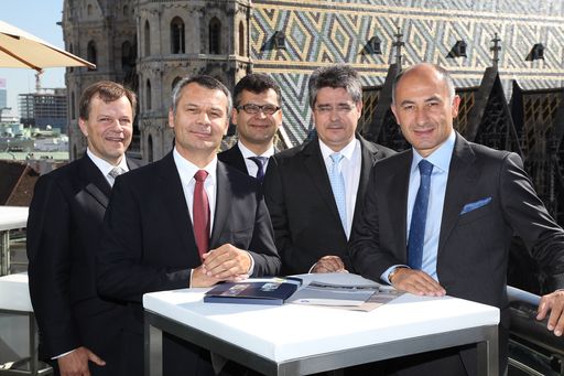 Im Bildvlnr.: Helmut Randl (Renaissance-Gruppe), Rudolf Krumpeck (CFO und Mitglied des Vorstandes der PORR AG), Ilker Caglar (CFO und Mitglied des Vorstandes der RENAISSANCE-Gruppe), Wolfgang Hesoun (Vorsitzender des Vorstandes der PORR AG),Erman Ilicak 
(Vorstandsvorsitzender und Haupteigentümer der RENAISSANCE-Gruppe)
Weitere Bilder unter: 
http://pressefotos.at/m.php?g=1&u=66&dir=200908&e=20090825_a&a=event