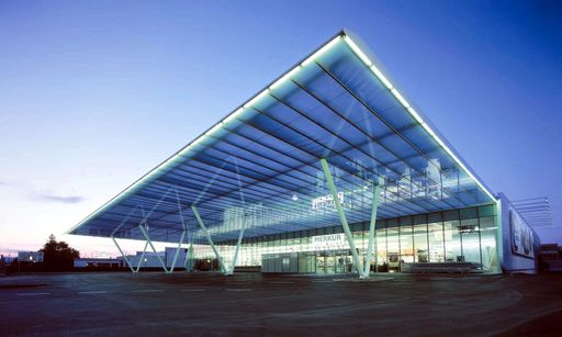 Über einen runden Geburtstag freut sich die MERKUR Warenhandels AG: Im September 1969 öffnete der erste MERKUR Markt am Wiener Parhamer Platz seine Pforten. Heute, 40 Jahre später, zählt MERKUR - seit 1996 Mitglied der REWE Group - 117 Märkte österreichweit und 1,2 Millionen zufriedene Kunden pro Woche.