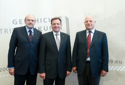 Vorschau Bild von Drei Landeshauptleute bekennen sich zu einer starken Europaregion (v.l.): LH Lorenzo Dellai, LH Günther Platter und LH Luis Durnwalder.