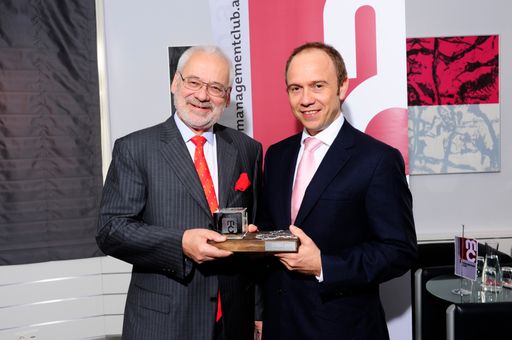 Der Űsterreichische Management Club hat den "Cyrill Award" an Alexander Sperl, den CEO von Vip mobile, verliehen. Der Vizekanzler a.D. Dr. Erhard Busek Ÿberreichte die Auszeichnung.