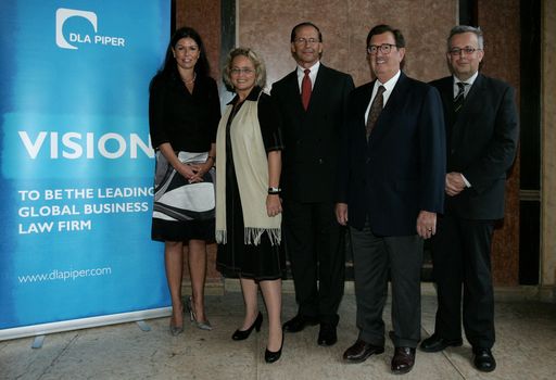im Bild von v.l.n.r. : Dr. Claudine Vartian, Partner DLA Piper Weiss-Tessbach, Bundesminister für Justiz Mag. Claudia Bandion-Ortner, Dr. Wieland Schmid-Schmidsfelden, Country Managing Partner DLA Piper Weiss-Tessbach, em.o.Univ.Prof Dr. Rudolf Welser, Mag. Johann Schimatschek, Handelsgericht Wien.