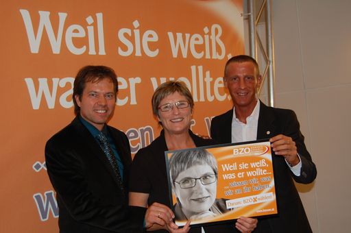 In den Linzer Redoutensälen hat heute die oberösterreichische BZÖ-Spitzenkandidatin Uschi Haubner in einer gemeinsamen Pressekonferenz mit Wahlkampfleiter Rainer Widmann und Kampagnenschöpfer Generalsekretär Stefan Petzner das neue Wahlplakat des BZÖ präsentiert.