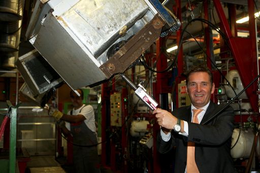 http://pressefotos.at/m.php?g=1&u=62&dir=200909&e=20090918_e&a=event
Elektro Recycling Austria GmbH (ERA) - Besichtigung der AVE Kühlgeräterecyclinganlage Timelkam, im Bild: Ing. Mag. Roland Richter (GF AVE Österreich GmbH)