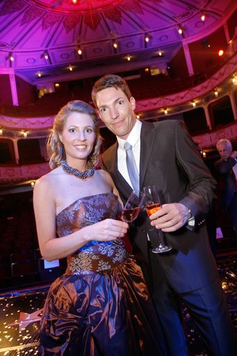 Vorschau Bild von Dr. Barbara Aigner und Dr. Christian Raucher - GF von emotion banking und Gründer von victor