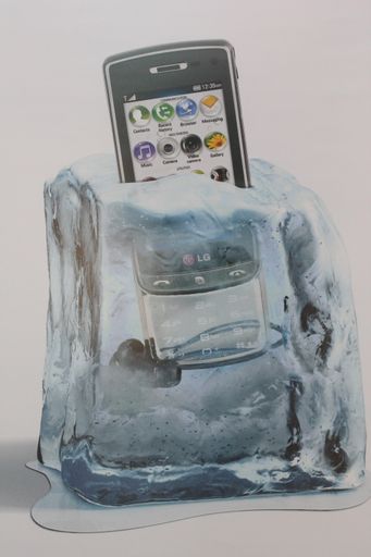  LG Crystal on the rocks