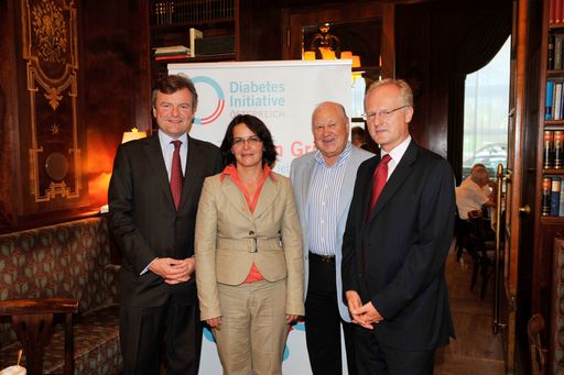 v.l.: A.o. Univ.-Prof. Dr. Bernhard Ludvik, Sprecher der Diabetes Initiative Österreich und Präsident der Österreichischen Diabetes Gesellschaft (ÖDG), Astrid Eßl, Studienautorin von GFK HealthCare Austria, Dr. Karl Blecha, Vorsitzender des österreichischen Seniorenrates, Präsident des Pensionistenverbandes Österreich (PVÖ) und Dr. Martin Gleitsmann, Leiter der Abteilung Sozialpolitik der Wirtschaftskammer Österreich