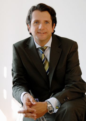 Der weltweit führende österreichische Gesundheitskonzern VAMED AG ordnet die Kommunikation neu. Mit 1. Oktober 2009 übernimmt Mag. Ludwig Bichler, MBA (43) als neuer Director Corporate Communications & Public Affairs die Leitung der Konzernkommunikation und der Öffentlichkeitsarbeit.