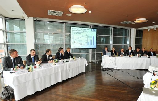 http://pressefotos.at/m.php?g=1&u=1&dir=200909&e=20090930_f&a=event
v.l.n.r.: Martin Wallner (Samsung Electronics), Berthold Thoma (Hutchinson 3G Austria), Ulrich Rokita (mobikom austria), Lothar Roitner (FV Elektro- und Elektronikindustrie), Werner Beutelmeyer (GF market institut), Michael Kramer (CEO und Präsident FMK), Claudia Reiterer (ORF), Thomas Schöpf (Kapsch CarrierCom), Staffan Henriksson (Ericsson Austria), Ing. Peter Wukowits (Nokia Siemens Network), Rüdiger Köster (T-Mobile Austria), Harald Himmer (Alcatel-Lucent)