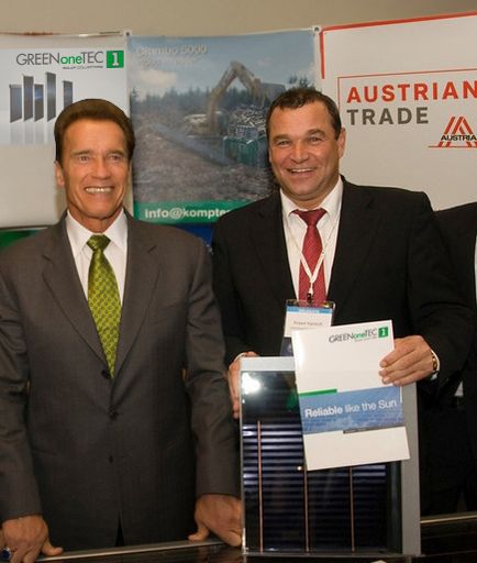 Gouverneur Arnold Schwarzenegger mit GREENoneTEC Geschäftsführer Robert Kanduth