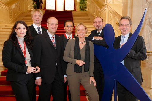  Petra Bauer-Zwinz (Geschäftsführerin ACB), Mag. Michael Duscher (ÖW/abcn), Alexander Schnecke (AUA), Alexander Kery (ÖW/abcn), ÖW-Geschäftsführerin Dr. Petra Stolba, Damir Mulaomerovic (Geschäftsführer Round Table Konferenzhotels), Christian Mutschlechner (Präsident Austrian Convention Bureau und Leiter Vienna Convention Bureau).