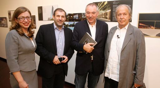  http://pressefotos.at/m.php?g=1&u=52&dir=200910&e=20091005_b&a=event
Buchpräsentation "Send Architecture - 02" von Dr. Davor Senecic. Im Bild vlnr.: Selma Prodanovic (GF "Brainswork"), Dr. Boris Nemsic (Topmanager), Dr. Davor Senecic (Autor), Prof. Boris Podrecca (Architekt)