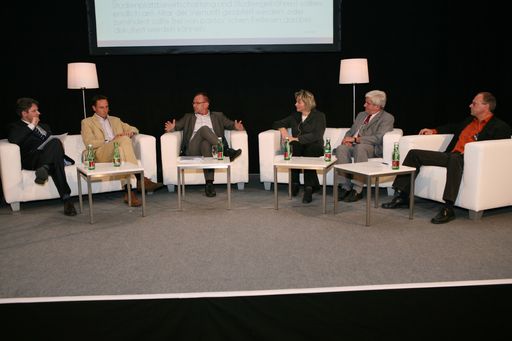 http://pressefotos.at/m.php?g=1&u=82&dir=200910&e=20091008_j&a=event
Wien - Diskussion im club research: Welche Bildung braucht die Forschung? (v.l.n.r.) Andreas Reinstaller (Österreichisches Institut für Wirtschaftsforschung), Guido Unterberger (Human Resources, Intercell) Moderator und Veranstalter Johannes Steiner, Margrit Gelautz (Institut für Softwaretechnik und Interaktive Systeme, TU Wien), Günter Schmid (Sir-Karl-Popper-Schule, Wien) und Konrad Krainer (Institut für Unterrichts- und Schulentwicklung, Universität Klagenfurt)