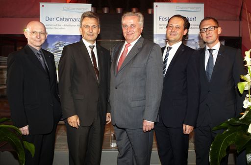 V.l.n.r: AUCON REAL ESTATE GROUP GmbH, DI Heinz Liebentritt; ÖGB Präsident, Erich Foglar; Bundesminister, Rudolf Hundstorfer; AUCON REAL ESTATE GROUP GmbH, Ing. Robert Wagner; AUCON REAL ESTATE GROUP GmbH, Friedrich Csörgits, MSc MRICS.