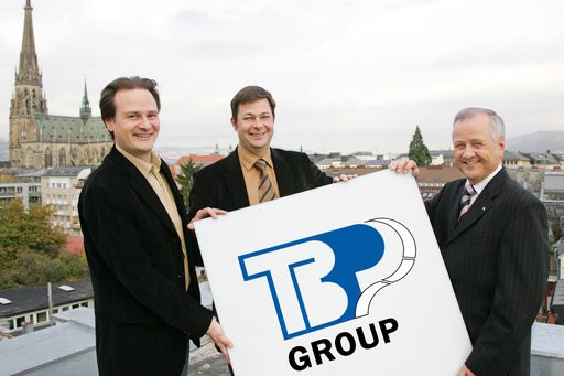 Vorschau Bild von V.l.n.r.: Prokurist Thomas Wimmer, Prokurist Thomas Füchsel, Geschäftsführer Ferdinand Wimmer