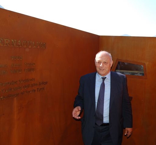 Vorschau Bild von Landeshauptmann und Präsident der Gärten von Schloss Trauttmansdorff Dr. Luis Durnwalder im Tabernakel.