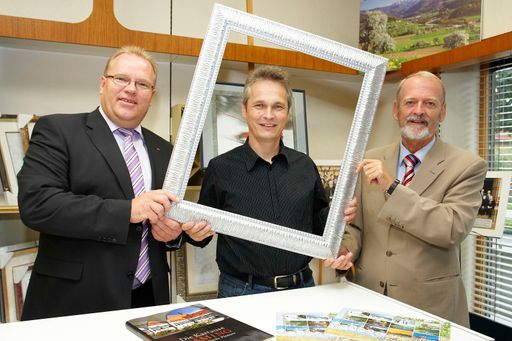  Fototermin im neuen Fotostudio mit Bürgermeister LAbg. Günther Leichtfried und Wirtschaftsstadtrat Josef Lechner.
